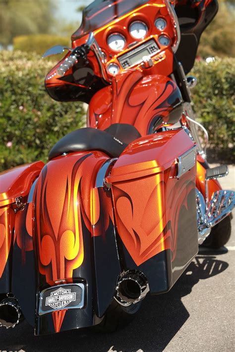 Has anyone ever seen this factory paint scheme? Customized 2011 Street Glide | Photos of a custom 2011 ...