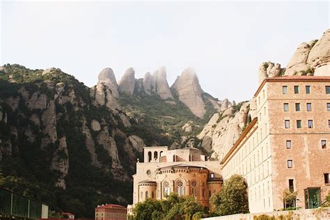 🏨 Half Day Private Tour Of Montserrat From Barcelona Activity