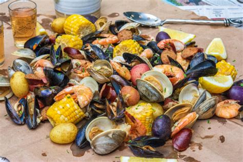 Each bake includes clam broth, mussels and clams, clam chowder, corn, baked or sweet potato, salad and apple cobbler. What Salads To Include In A Clam Bake : Razor Clam How To ...