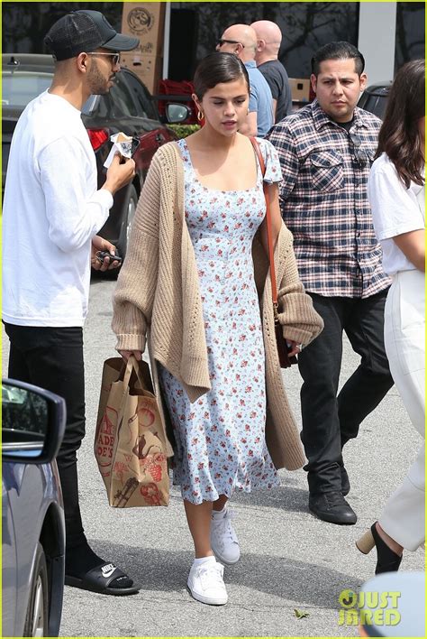 Photo Selena Gomez Heads To Chuch Easter 03 Photo 4058730 Just Jared