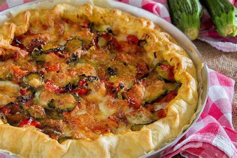 Tarte salée aux poivrons aux courgettes et à la mozzarella