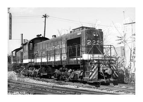 Southern Railway Diesel Locomotive 2229 5x7 Photo November 8 1970