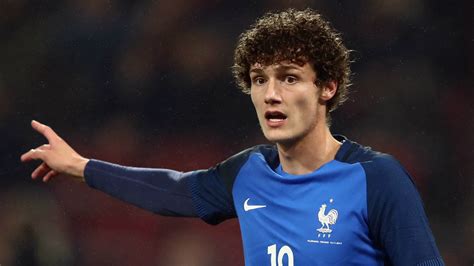 Footballeur professionnel au @fcbayern international français. 'Put me in goal!' - France defender Pavard desperate for ...