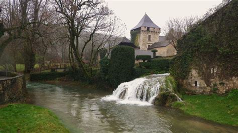 Le voyage se fait en ter. Photo à Condat-sur-Vézère (24570) : Cascade sur le Coly ...