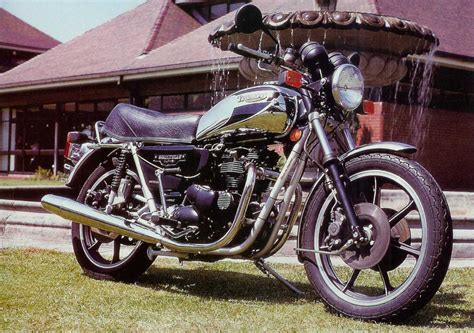 Drained, refilled, cleaned chain, carbs, replaced. Triumph Bonneville Royale 750 | Triumphadonf
