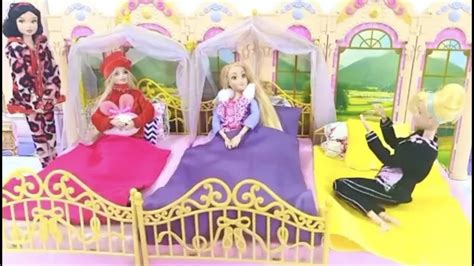 باربي والأميرة روبنزل روتين الصباح فساتين جديده غرفة نوم و خزانة الأميرة Barbie Morning Routine