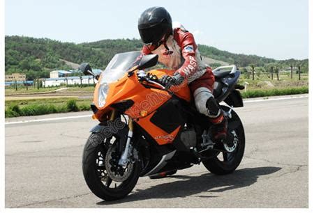 Here, the best hyusung bike in india. Hyosung Superbike GT250R in Indian market at Rs 2,75,000 ...