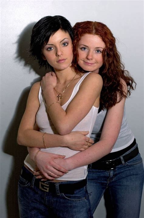 Tv Girls Girls In Love Lena Katina Cute Lesbian Couples Curvy Jeans Family Posing Pose