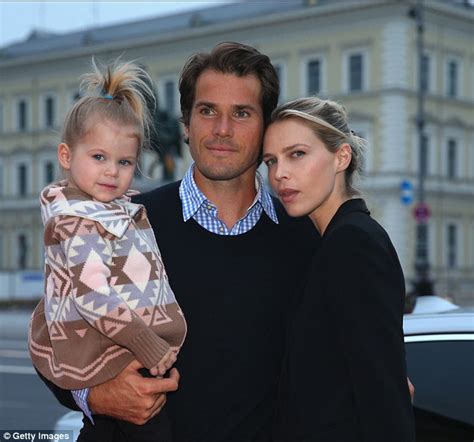 Barely Famous Sara Foster Expecting Second Child With Husband Tommy