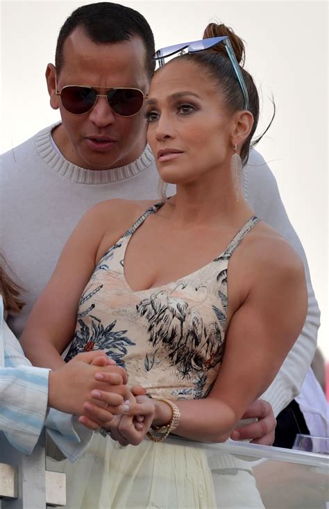 Jennifer lopez and wisin, yandel, casper magico, nio garcia, cosculluela te bote ii (2018). Jennifer Lopez - Pegasus World Cup 01/25/2020 • CelebMafia