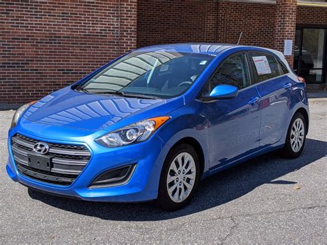 The elantra gt hatchback, based on a different, european platform, is the other. Pre-Owned 2017 Hyundai Elantra GT Base FWD Hatchback