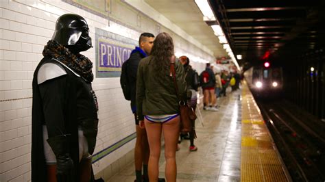Photos New Yorkers Go Pantless For The No Pants Subway Ride 2016 Pix11