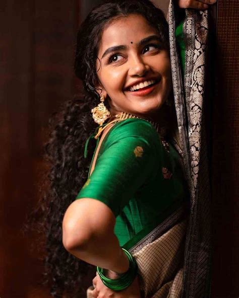 Anupama Parameswaran Looks Gorgeous In A Nine Yards Kanjeevaram Saree