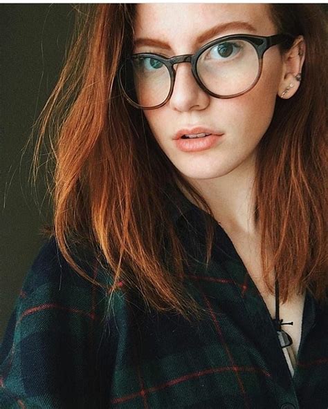 Pɪɴᴛᴇʀᴇsᴛ ~ ᴇᴍᴍᴀᴡᴇᴇᴋʟʏ People With Glasses Girls With Glasses Red