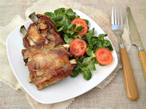 Chi la proverà si renderà conto che questa salsa è. Costine di maiale al Forno massaggiate dry rub e condite ...