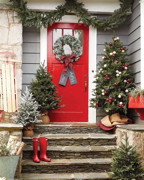 10 Festive Holiday Front Doors To Inspire How To Decorate Front