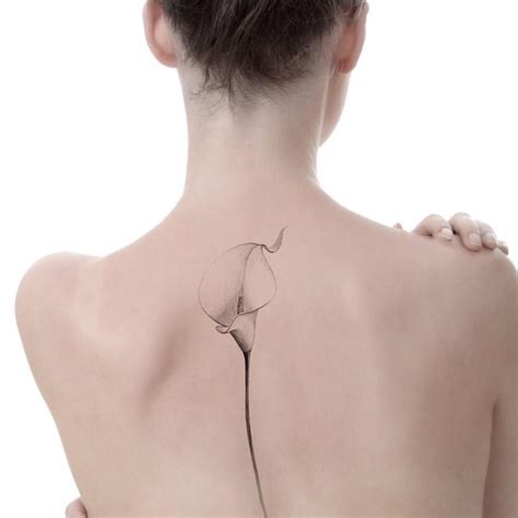 매료 시키다 en Instagram Calla lily 예약가능 Girl Spine Tattoos Flower