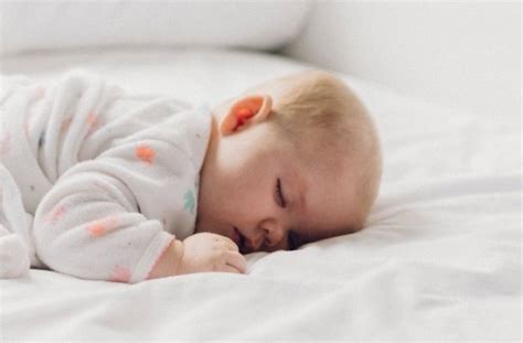 Posisi Tidur Yang Aman Untuk Bayi