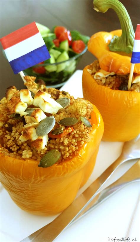 Maybe you would like to learn more about one of these? Vegetarisch gevulde paprika met couscous, rozijnen en ...