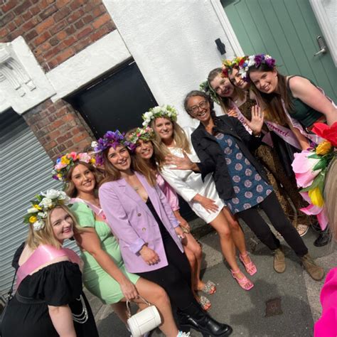 Hen Party Flower Crown Workshop Liverpool Events Classbento