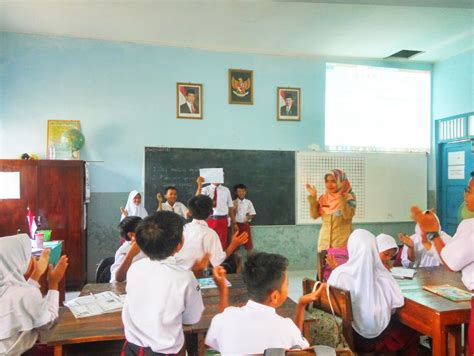 Saya adalah mahasiswi sekolah tinggi kesejahteraan sosial bandung organisasi adalah sarana bagi saya untuk meningkatkan kapasitas dan mengembangkan potensi diri. Guru adalah Profesi Impian Saya | PROGRAM RISE DI INDONESIA