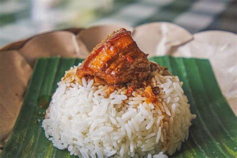 Apabila anda bukan pecinta makanan pedas alangkah baiknya anda mengurangi takaran cabai rawit. Cobain Resep Rica-Rica Daging Sapi yang Empuk, Rasanya Endes!