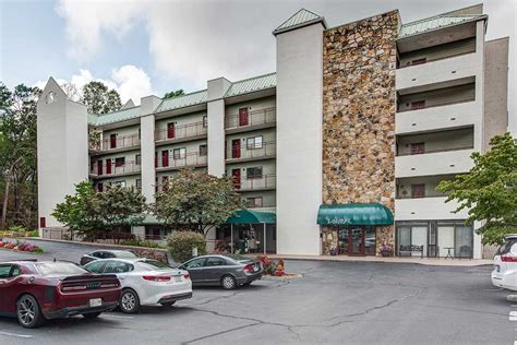 Big sky is a spacious four bedroom cabin that sleeps up to 14 people. Laurel Inn Condos | Condos Near Downtown Gatlinburg