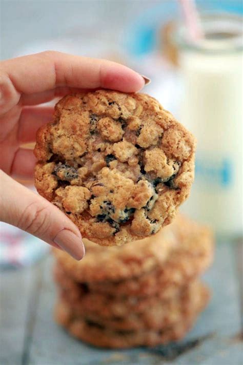 Cut back on your sugar intake and enjoy an exquisitely delicious homemade chocolate chip cookie seem like statements in direct opposition to. No-Bake Chocolate Oatmeal Cookies | Chocolate oatmeal ...
