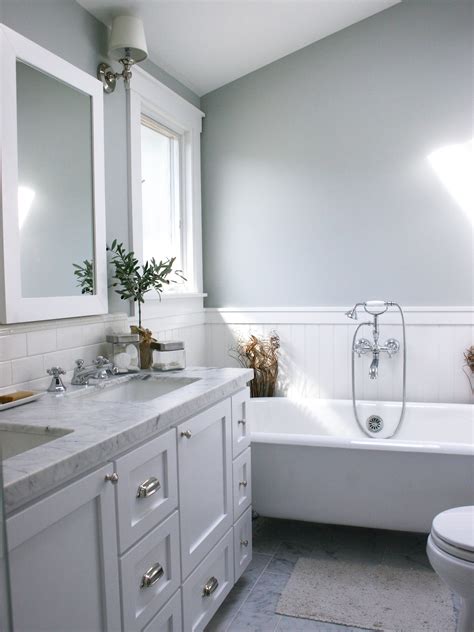 White Bathroom Vanity With Drawers