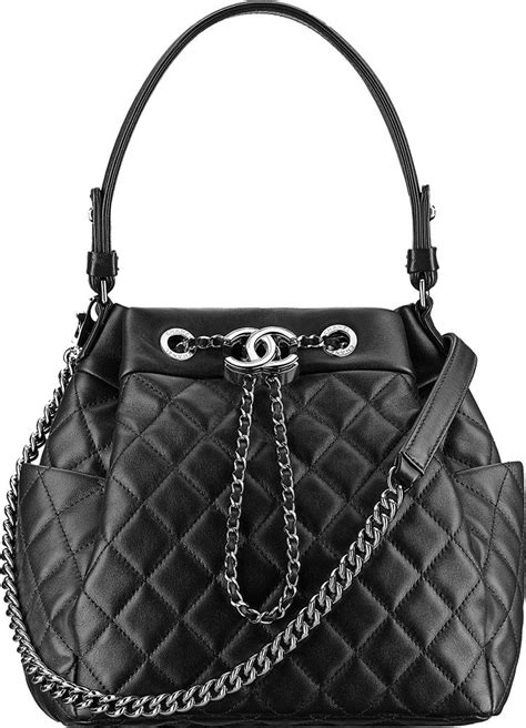 A clear handbag hides nothing, and chanel's spring collection posits transparency will be big with a range of totally clear bags, boots, and rain hats. Chanel Cruise 2018 Classic And Boy Bag Collection | Chanel ...