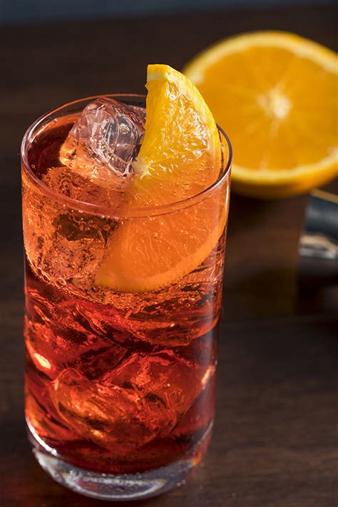 But sometimes the combo of gin, vermouth, and campari can be a little too much. Americano Cocktail, recette Americano Cocktail ...