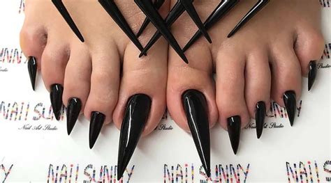 Could Long Toenails Be The Next Big Fashion Statement Long Toenails Toe Nails Black Toe Nails