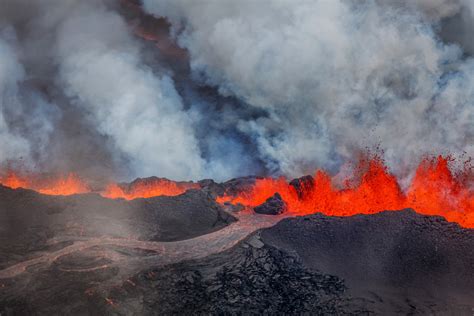 Photos Incredible Close Ups Of A Volcanic Eruption In Iceland Time