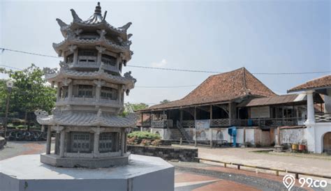 Karena rumah adat sumatera selatan memiliki lantai yang betingkat, bahkan ini bentuk atap yang hampir sama dengan limas. 7 Jenis Rumah Adat Sumatera Selatan Disertai Gambar ...