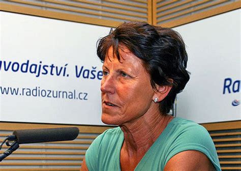 Její písničky v stínu kapradiny, vlaková holka a další se hrály v rádiu denně. Friday to mark 30th anniversary of Kratochvílová's 800m ...