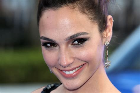 Gal Gadot Wonder Woman Actress Responds To Claims Her Breasts Are Too Small To Play Role