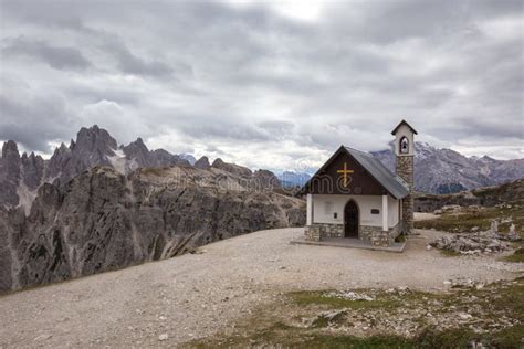 Cappella Della Montagna Vicino A Tre Cime Di Lavaredo Nelle Alpi Delle