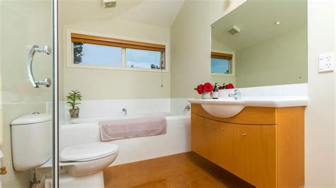 Looking for a great tub that will easily fit in the corner of your bathroom? Styling of this unique architecturally designed character ...