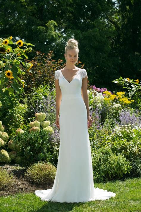 Weise brautkleid andere farbe in größe 48 für. Weißes Brautkleid in A-Linie mit Spitzentop mit V ...