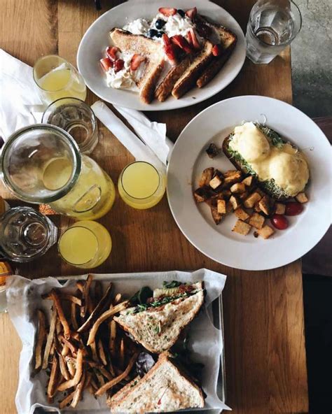 The Best Bottomless Brunch Spots In Chicago