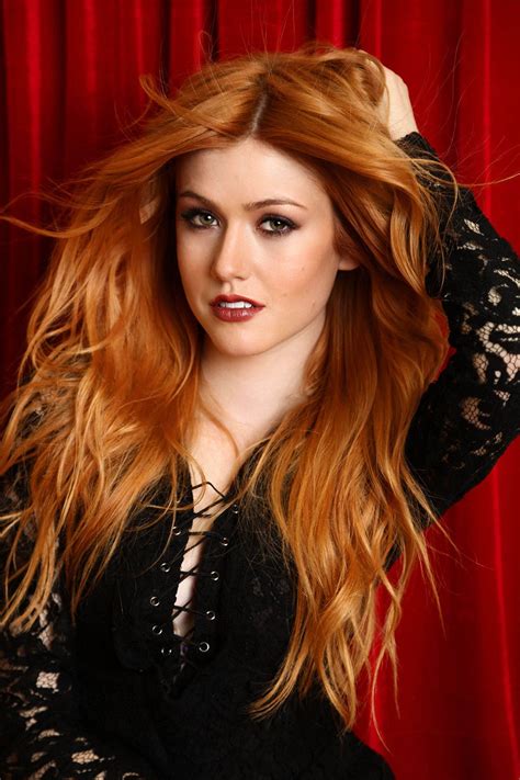 Check Out Redhead Hottie Katherine Mcnamara Playing On Her Lawn Long Hair Styles Katherine