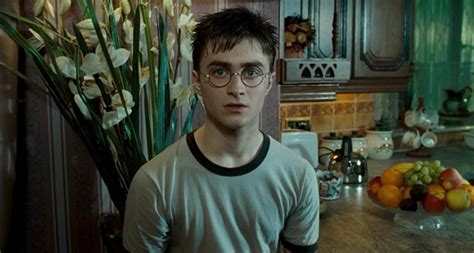 Harry potter serisinin bir filmi (2007). Harry Potter ve Zümrüdüanka Yoldaşlığı'ndaki İlginç Detay ...