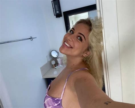 Baby Ariel Flaunts Her Boobs 15 Photos Videos FappeningHD