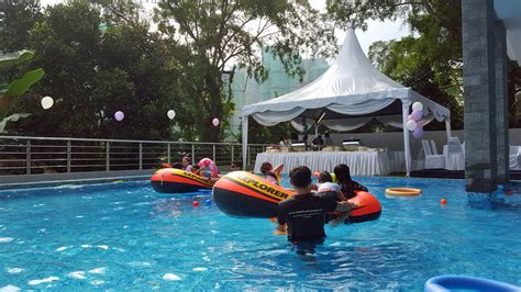 Dikurniakan seorang putera dan seorang. KidsPoolPartySg goes to Malaysia!