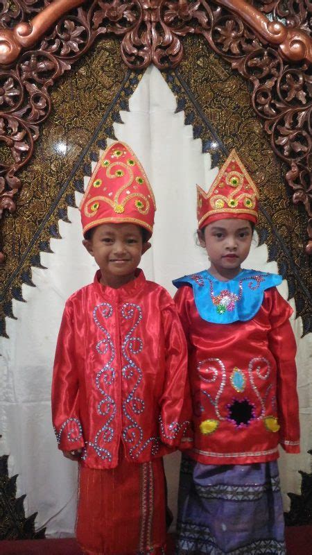 6 Jenis Pakaian Adat Riau, Filosofi dan Penjelasanya - Guratgarut
