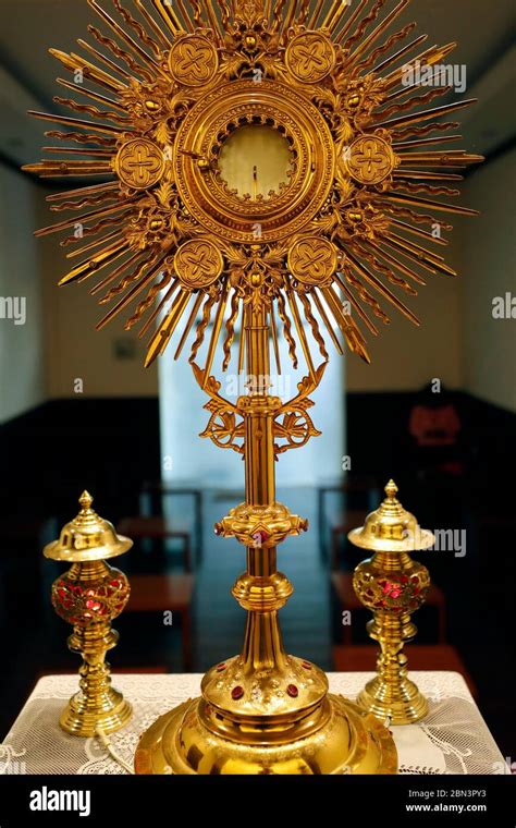 Blessed Sacrament Hi Res Stock Photography And Images Alamy