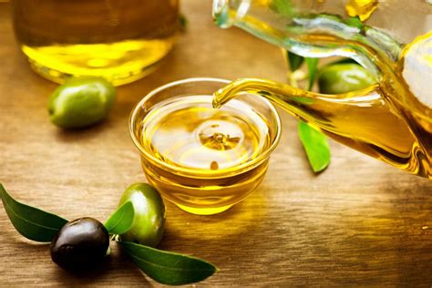 In this video, we will talk about the 8 amazing benefits of olive oil you will fall in love with! Is Olive Oil Comedogenic? - Healthy Beautiful