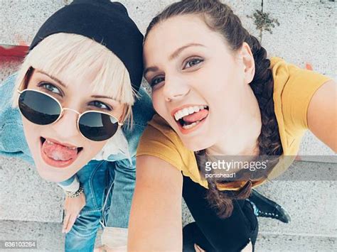 Teen Lesbian Couple Photos Et Images De Collection Getty Images