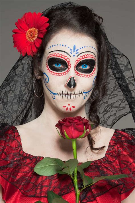 The colors of the día de los muertos makeup represent life and the memory of your loved one. Día de los Muertos Make-up - Schminkanleitung für Halloween