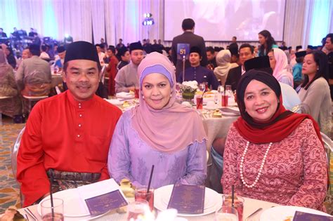 * paduka tengku noor zakiah binti tengku ismail ceases to be non executive chairman. Wedding Of Tengku Dato' Indera Aidy Ahmad Shah And Datin ...